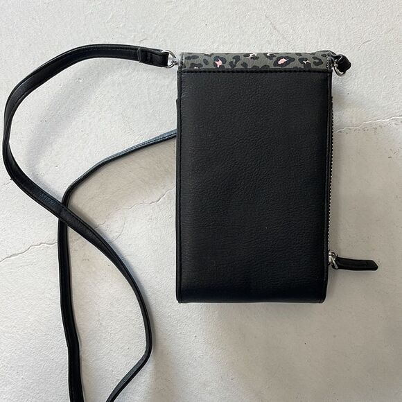 Cheetah print black crossbody travel phone wallet with zipper - Picture 5 of 5